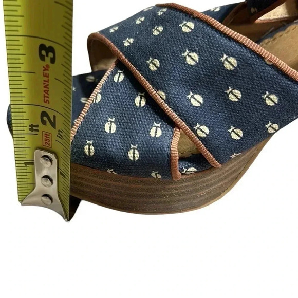 Fossil blue with ivory lady bugs , open toe,canvas heel , strappy, block heel 4” - Picture 5 of 13